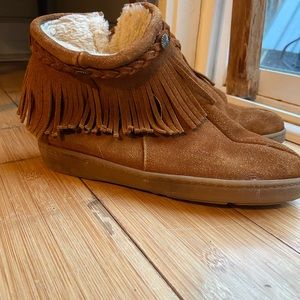 Minnetonka High Top Back Zip Boots size 8